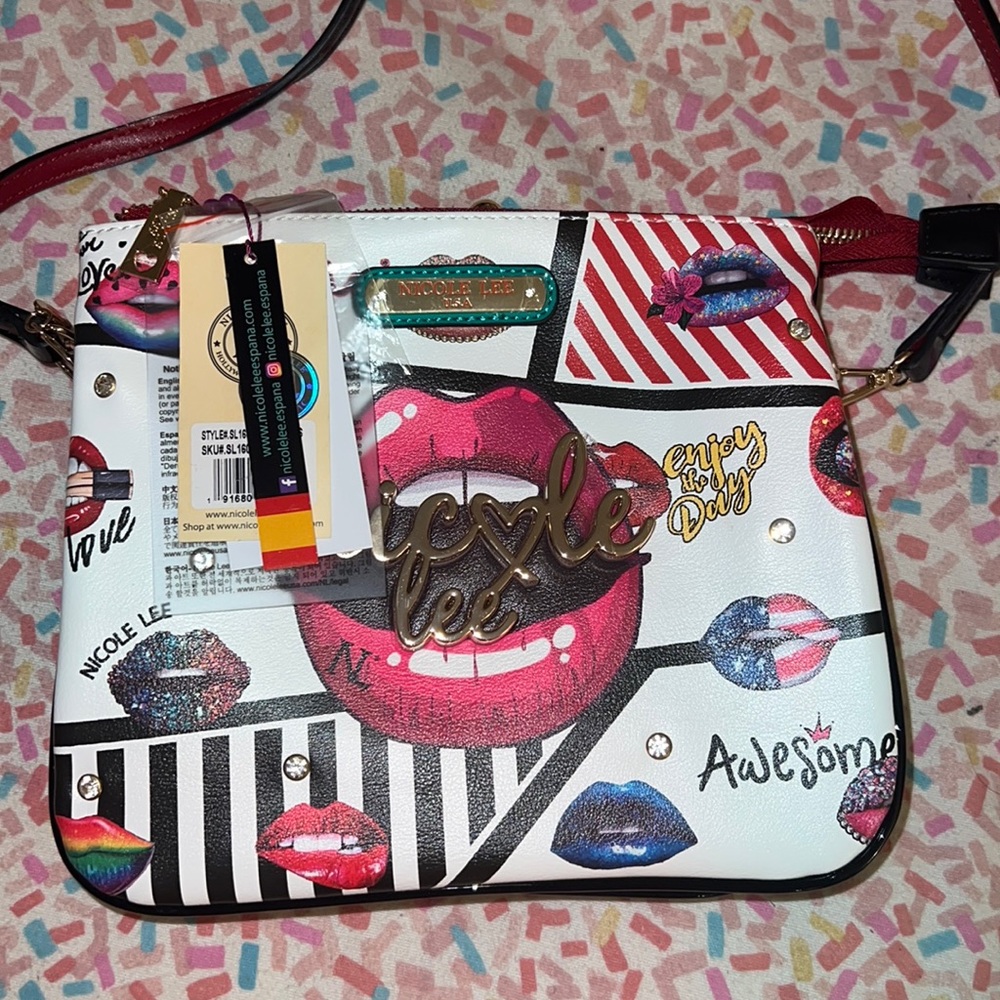 👜👛👜👛